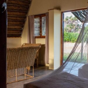 托福附近 Aquatico Ocean Lodge 一栋 A 字形茅草顶平房的室内