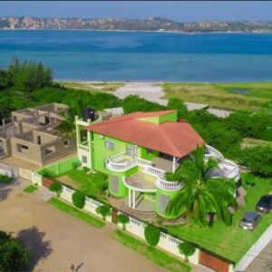 Вид с воздуха на Bilene Beach House и территорию на первой линии пляжа, Bairro Mahungo, Vila Praia do Bilene, Мозамбик