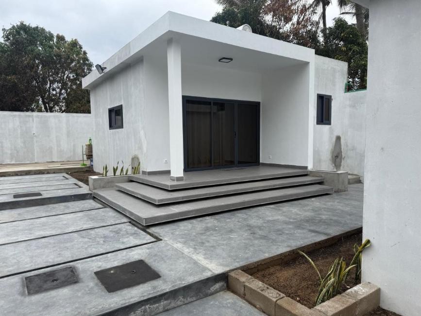 比莱内Built2Last Beach Houses的海滨小屋外观
