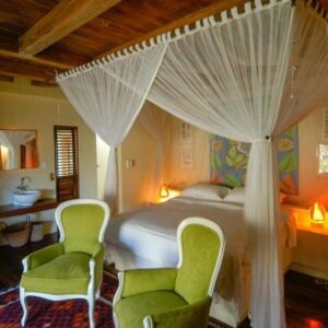 Camera con letto a baldacchino e zanzariera presso Ebony Beach, Vilanculos