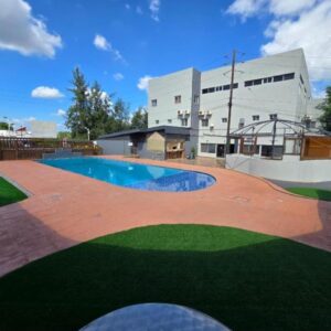 Бассейн и корпус отеля Hotel Izzy Stay, Matola