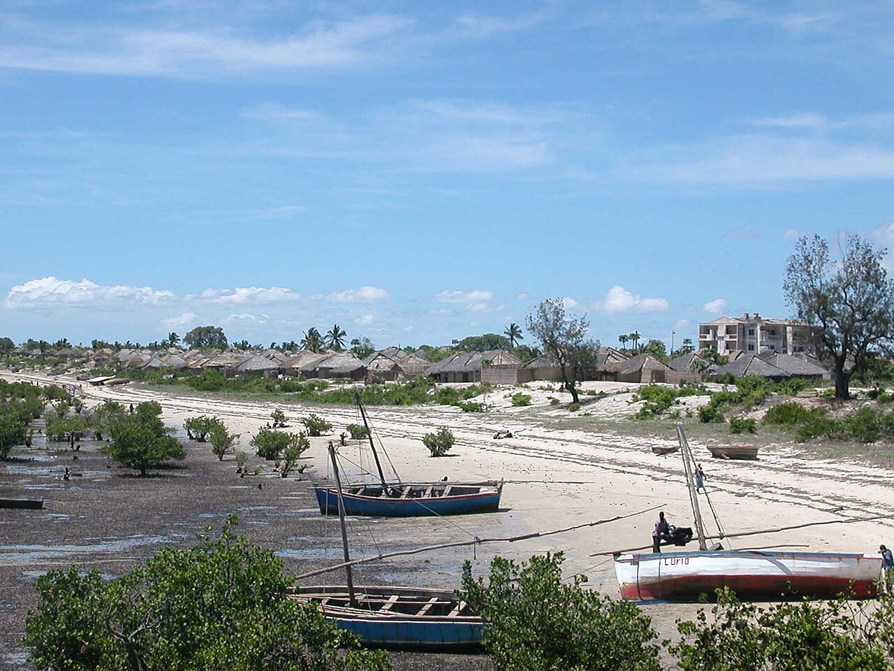 Ilha de Moçambique street scene — context photograph for the Island of Mozambique walking tour, not the tour experience itself