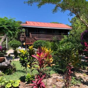 Maison d'hôtes en bois et jardin tropical à Mar de las Calmas, île d'Inhaca