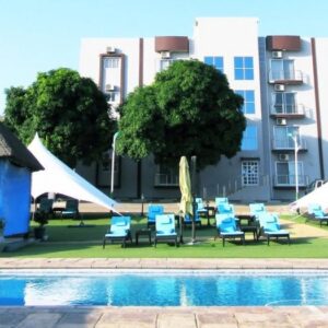 The Matola Hotel: здание и бассейн, Матола, Мозамбик
