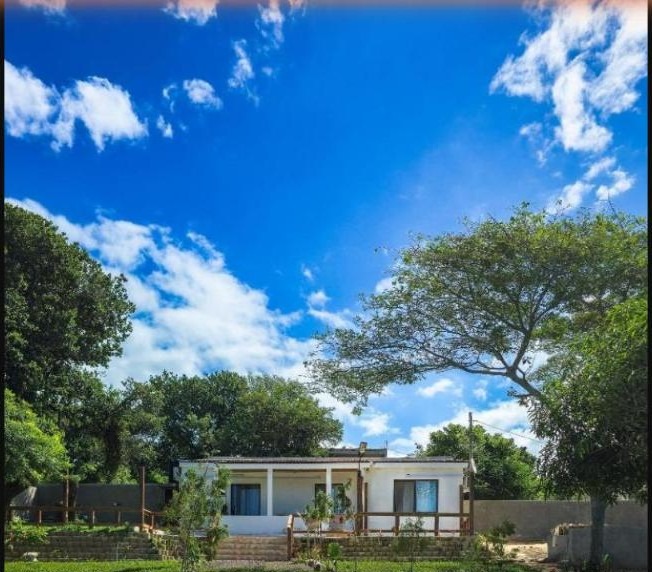 Façade et jardin de la maison en gestion libre OasisBhmz, Barraca, Ponta do Ouro, Mozambique