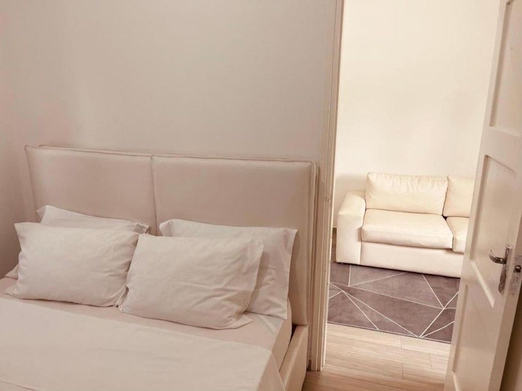 Camera da letto e soggiorno di Polana Apartments, Maputo