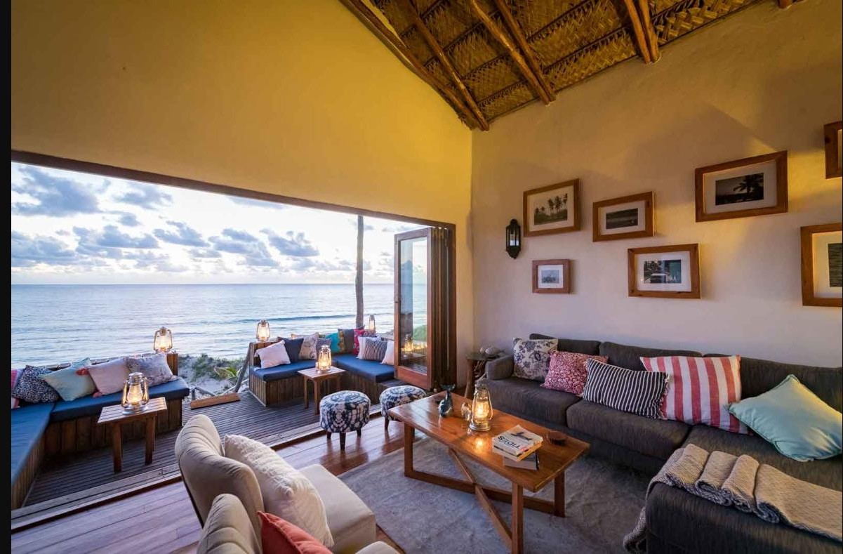 Salon avec vue sur l'océan au lodge de plage Sava Dunes, Praia da Barra, Inhambane, Mozambique