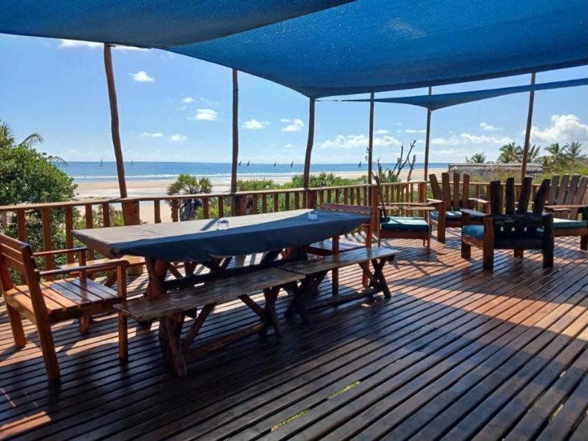 Terrasse ombragée avec vue sur la mer à Seadeck, Barra