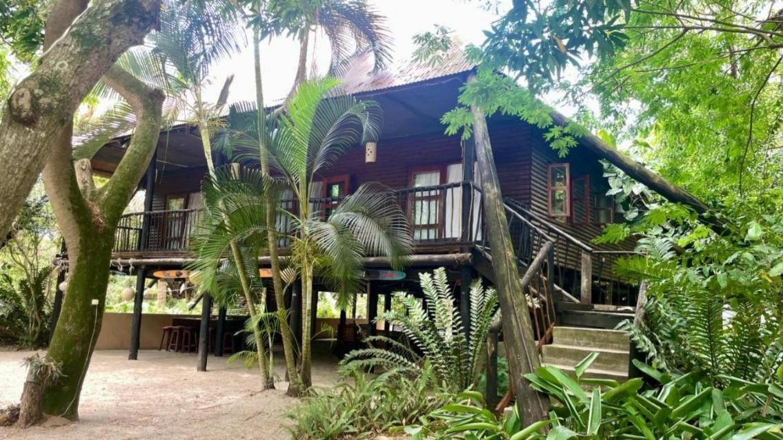 Villa in legno tra gli alberi a Villa N'Banga, Paindane
