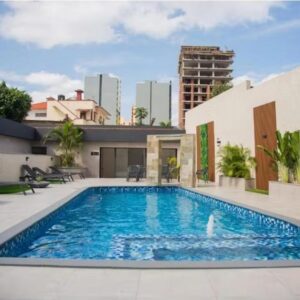Piscina no terraço do WL Hotel Maputo Executive