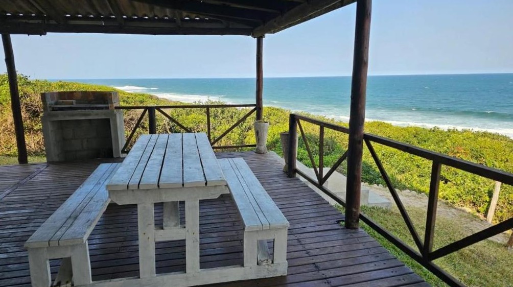 Überdachtes Deck mit Meerblick, Braai und Picknicktisch, Zavora Venture Mozambique